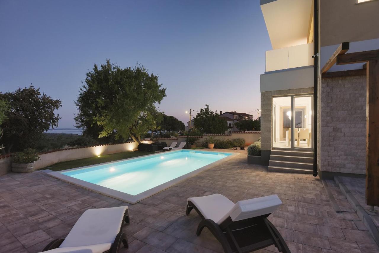 Villa White Barbariga Buitenkant foto